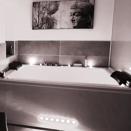 Guest house Elle & Lui En Jacuzzi